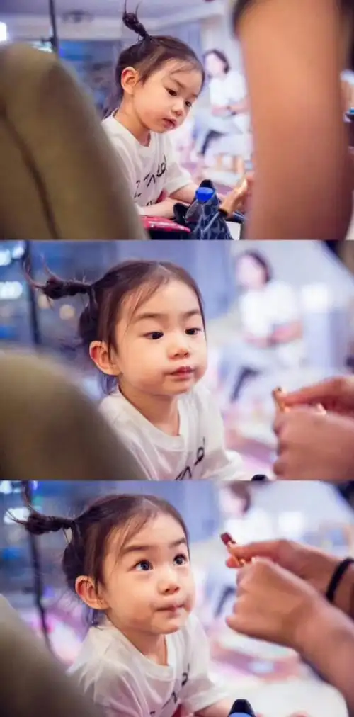 当姐姐咯感觉小时候更像戚薇,长大后更像李承铉了#lucky八岁了好漂亮