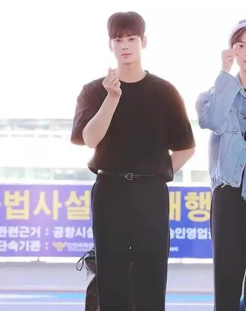 车银优胖了好多,网友:"脸蛋天才"惨遭颜值滑铁卢