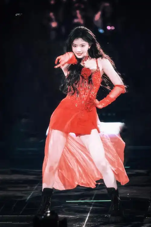 孔雪儿舞台上的红玫瑰