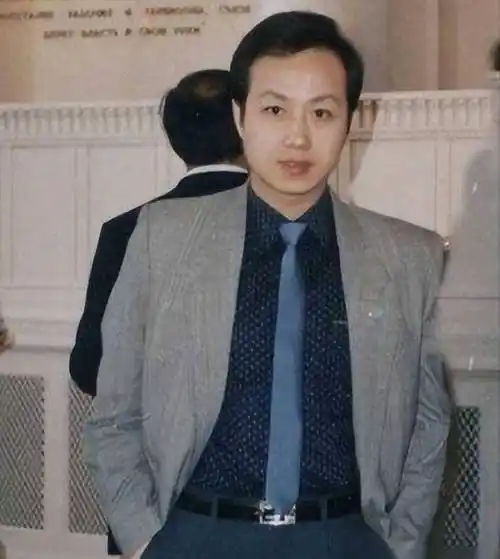 罗京去世15年,妻子曾哭到晕厥,儿子国外留学已就业_声音_生命_故事