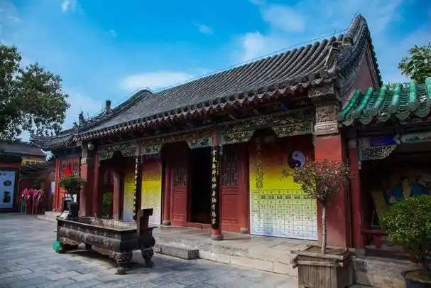 1937年西路军失散战士深山迷路遇一老道要活命快把手榴弹扔了