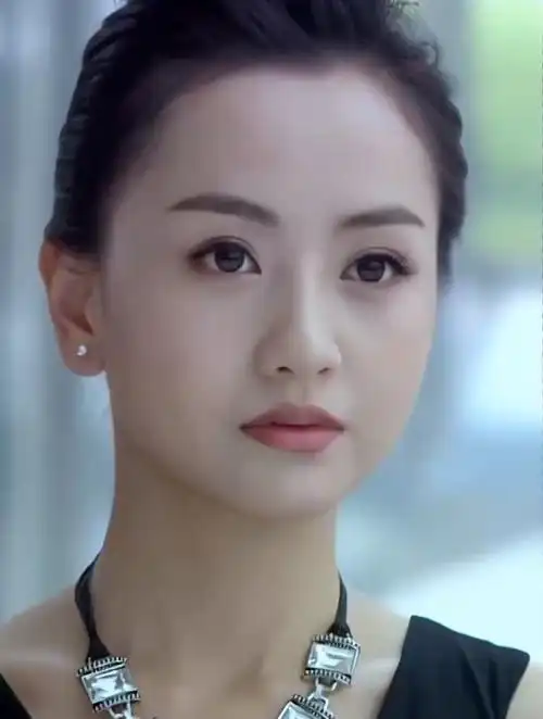 杨蓉,现代都市美女,颜值身材都是一流-度小视