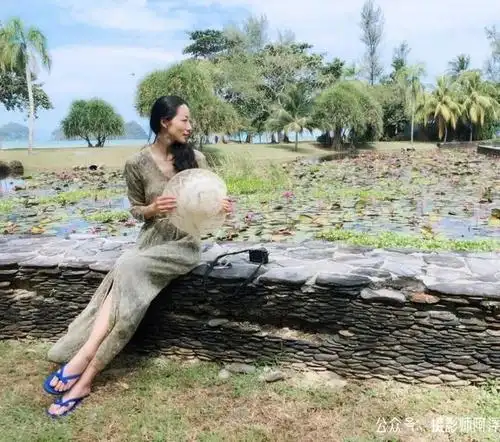 知性美的韩雪,她的脚你喜欢吗?