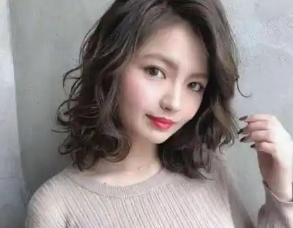 中发烫发发型图片女