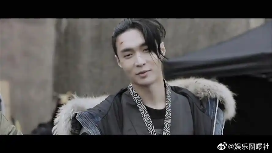 张艺兴《莲》mv花絮来袭,该mv拍摄时间长达3日,诞生用时半年之久