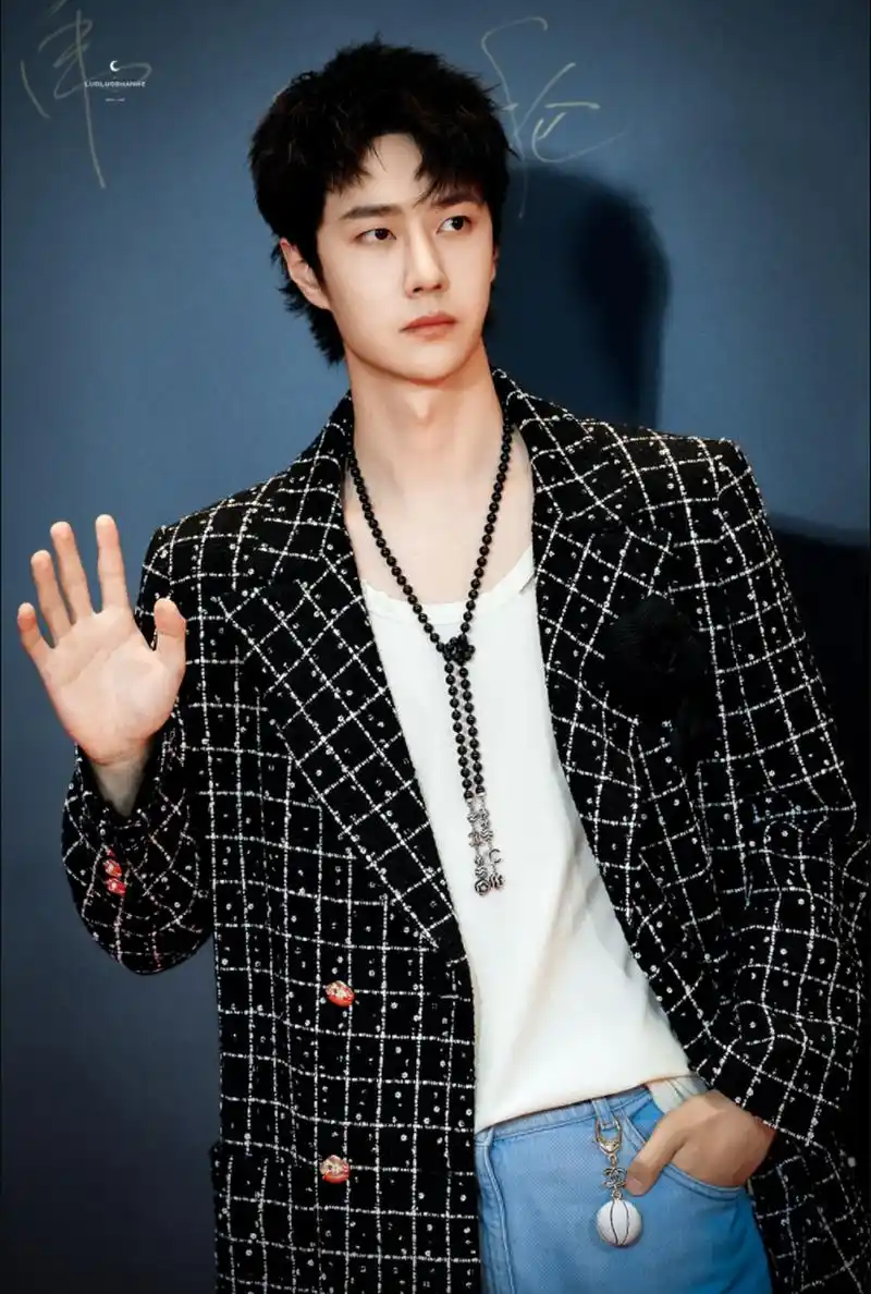 王一博  #2023尖叫之夜#  #尖叫之夜红毯# "2024后面有什么计划可以和