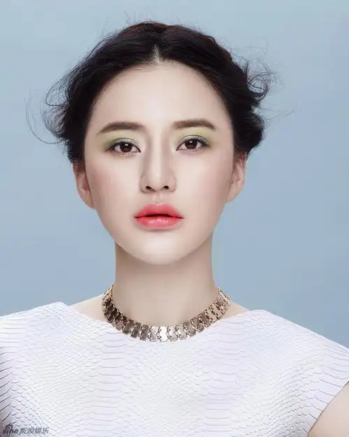 组图王子子彩妆时尚大片面庞清秀