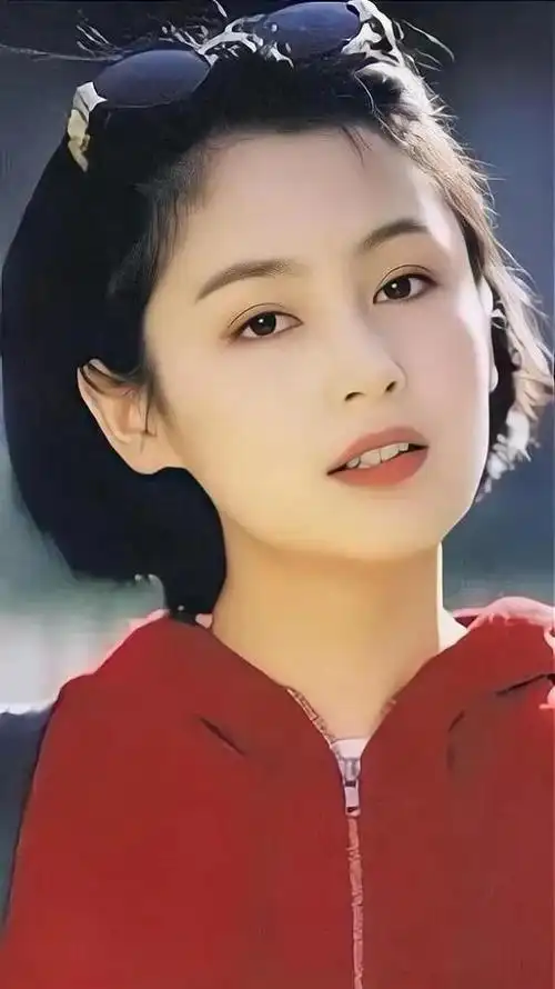 陈凯歌的儿子完美继承了陈红的颜值,原来短发陈红当年这么美_腾讯新闻