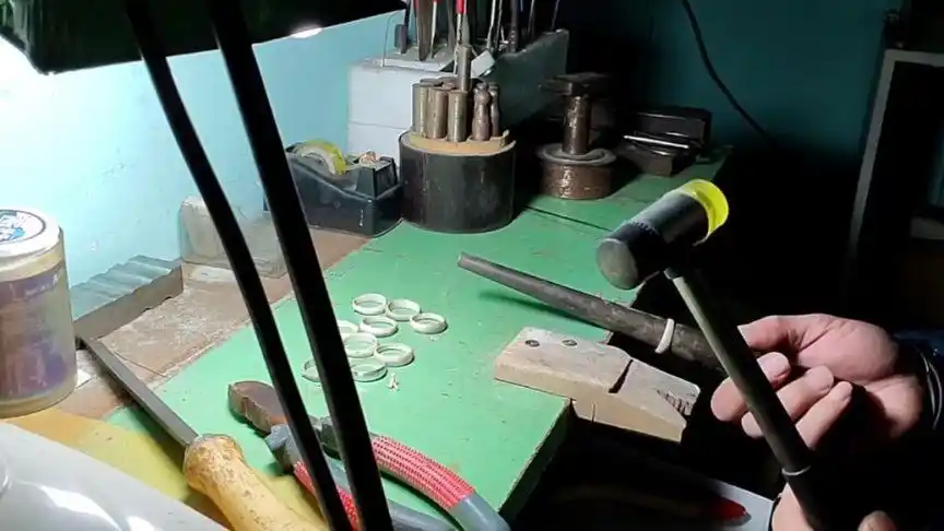 打磨抛光(技林金银首饰加工培训学校)