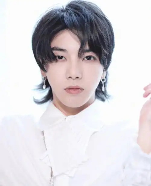 从眼镜宅男到帅气美男华晨宇真是治疗了皮肤才有的这颜值吗