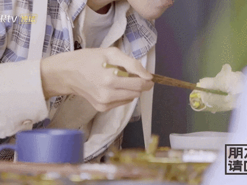论易烊千玺对食物的执着,大口吃饭才够香