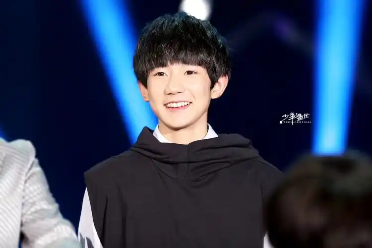 2014/8/27#tfboys##王源#【"我喜欢那些闪光的东西比如冬日的雪花天上