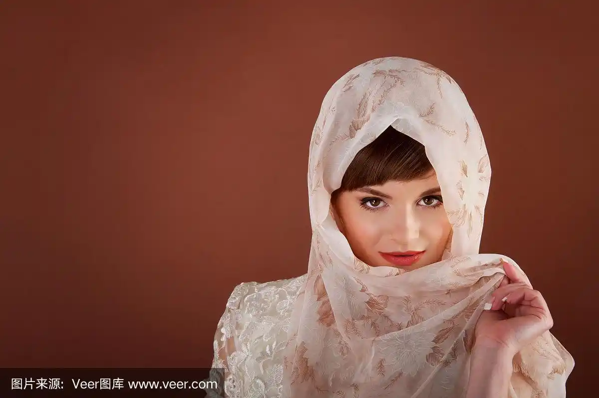 戴头巾的漂亮年轻女子.穆斯林传统.