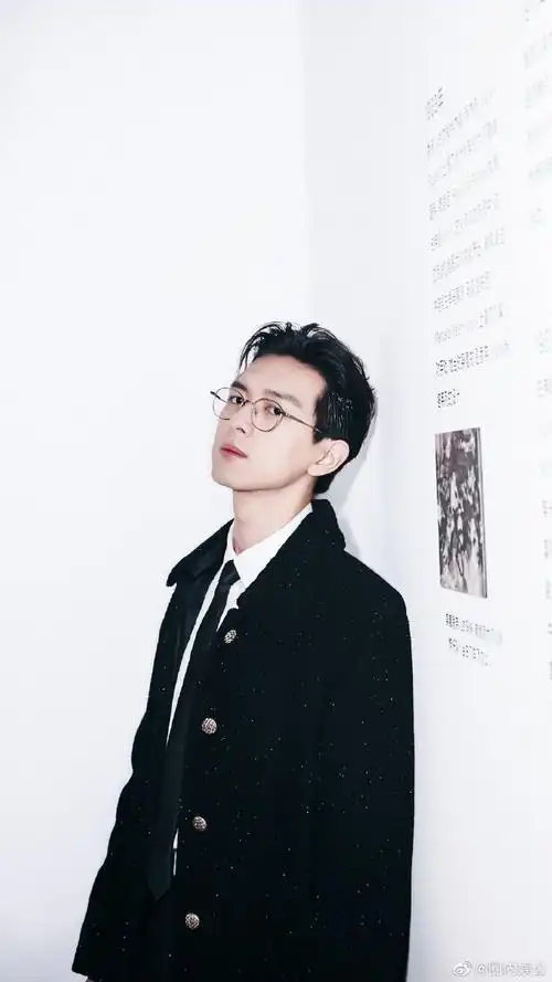 那些被眼镜封印住的颜值#有些颜值是戴了眼镜也不会被封印的!