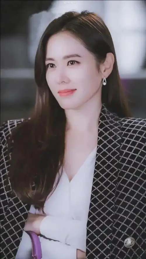 清新靓丽知性优雅孙艺珍高清唯美壁纸