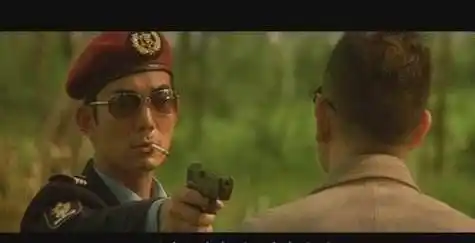 短短十几分钟戏份,任贤齐硬是被杜琪峰通过"枪法,墨镜,叼烟,雷贝帽"玩