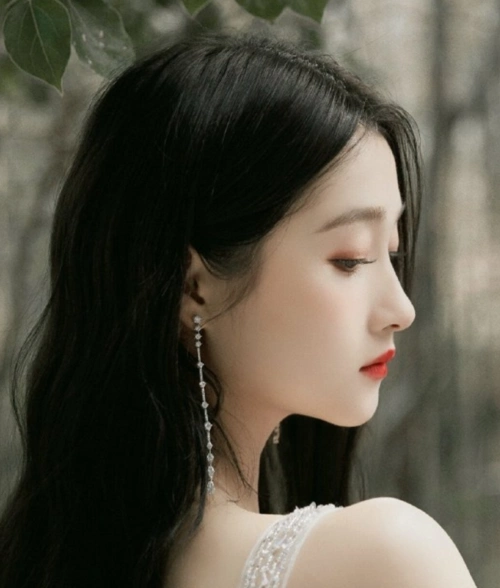 的"二十不惑",也是让她的口碑好了很多,看图中就是这个女生的侧脸照了