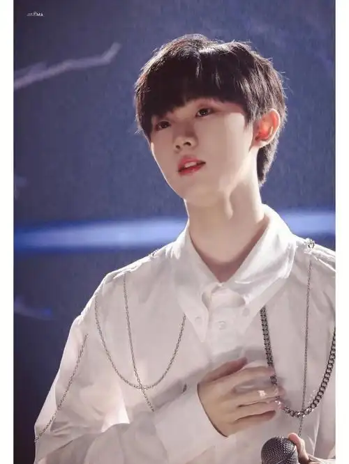 时代少年团马嘉祺  在这个风华正茂的年纪美好又努力 希望你走的路