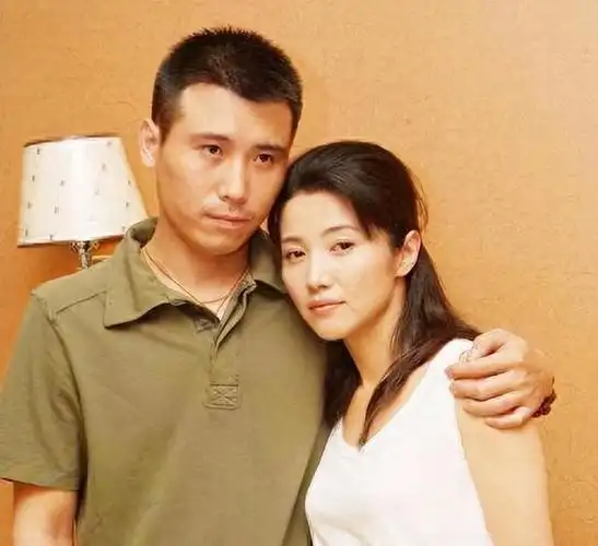 "星二代"李乃文:21年不温不火,与颜丙燕意难平,48岁终成家