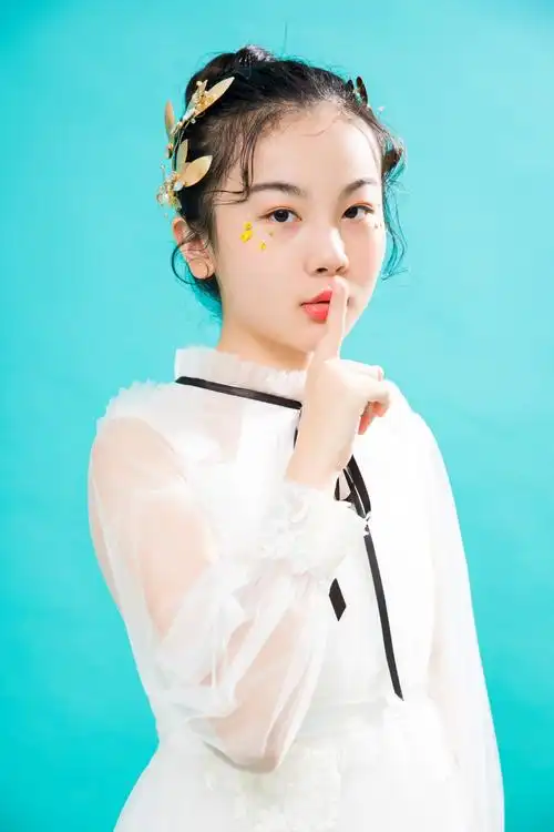 可爱的小姑娘,我12岁了!