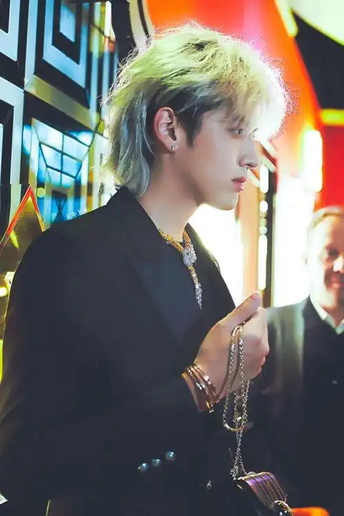 吴亦凡考古那年今日 是仗义救场的宝格丽全球代言人