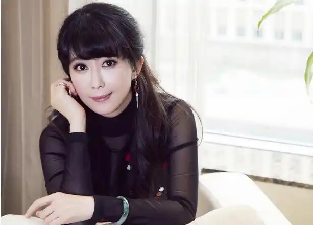 月亮女神春季写真曝光孟庭苇温婉如纯美少女