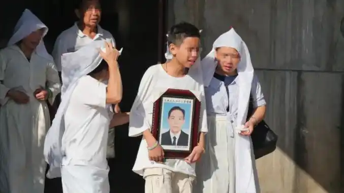 康乐莹称,他们已经在山砀镇的公墓选好了墓地,从殡仪馆出来,会直接将