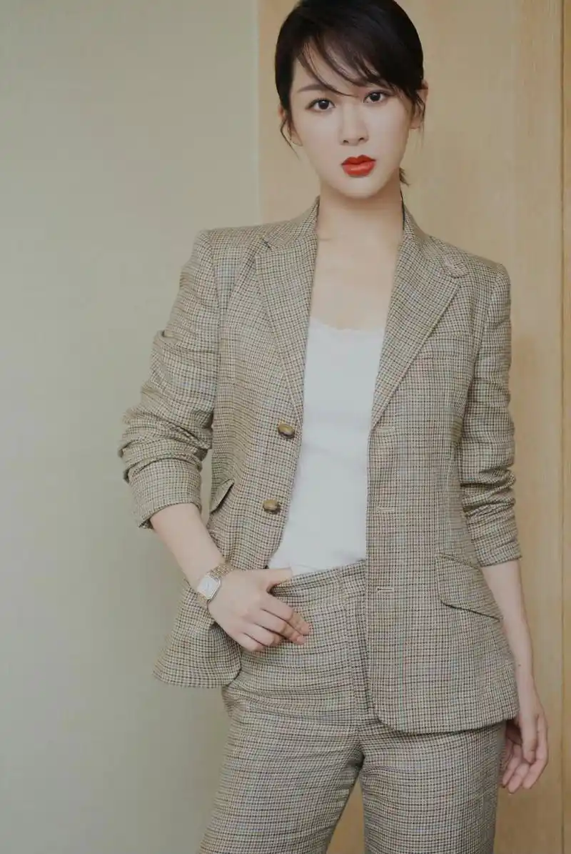 杨紫新造型,霸气知性