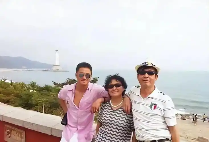 骗了我们49年!吴京的父亲原来是他,难怪吴京能大红大紫