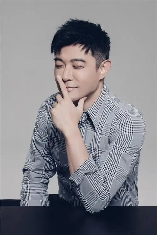 黄维德演绎衬衫潮流 绅士魅力max