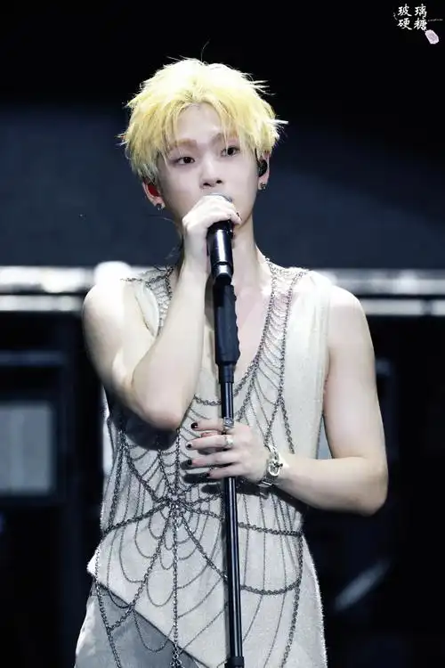 周震南超话zzn#周震南音乐节蜘蛛网造型#230715 德阳