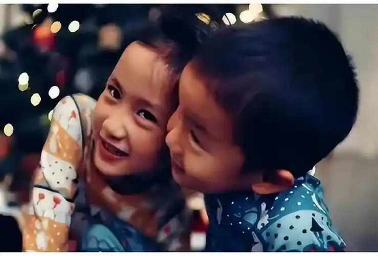 黄磊三胎儿子曝光:大眼圆圆可爱模样酷似父亲_家庭