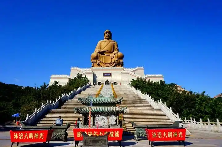赤山明神赤山风景区,与中国北方大渔港——石岛港相邻,山,湖,海,港互