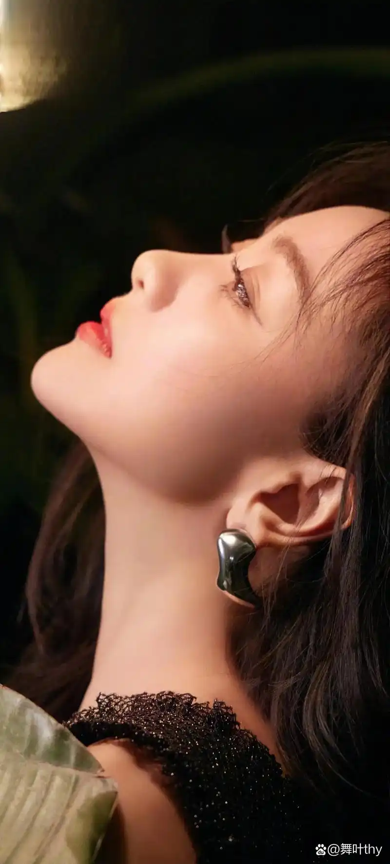 杨蓉美照大放送:优雅知性,眼如星辰,笑如春风 杨蓉的多张美照,将她