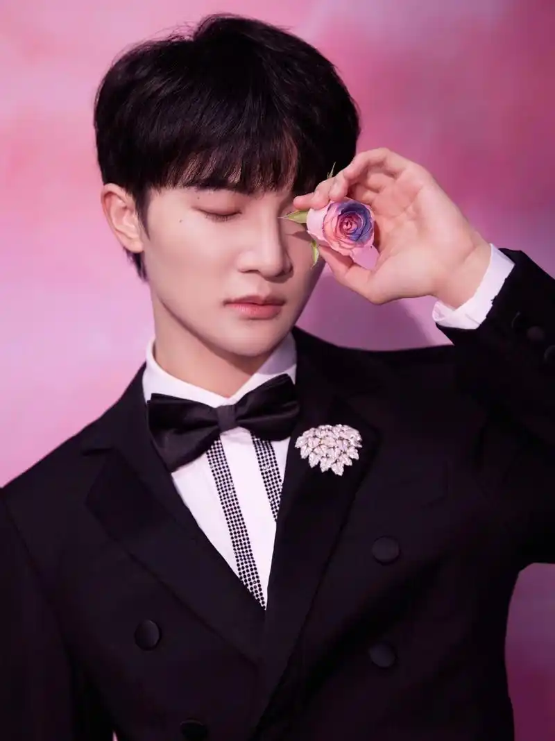 周深宝藏照片    love