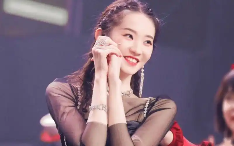 硬糖少女303吃糖首次演唱舞台治愈系的歌绝了甜妹就是坠吊的