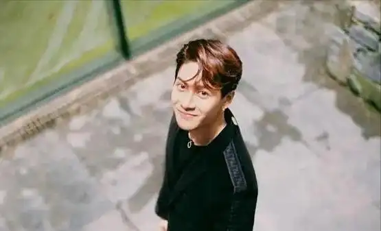 瓜,线索首先是名字为三个字的男明星,一众两个字的男明星被成功排除