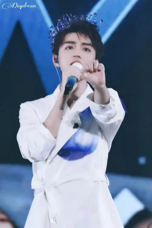 的舞台#虽说王俊凯每个舞台都值得重温但你绝对不能错过无边界演唱会!