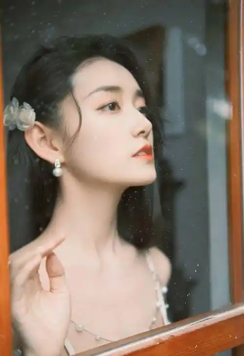 王俊凯紧贴水表圈?于适打工狂?_公司