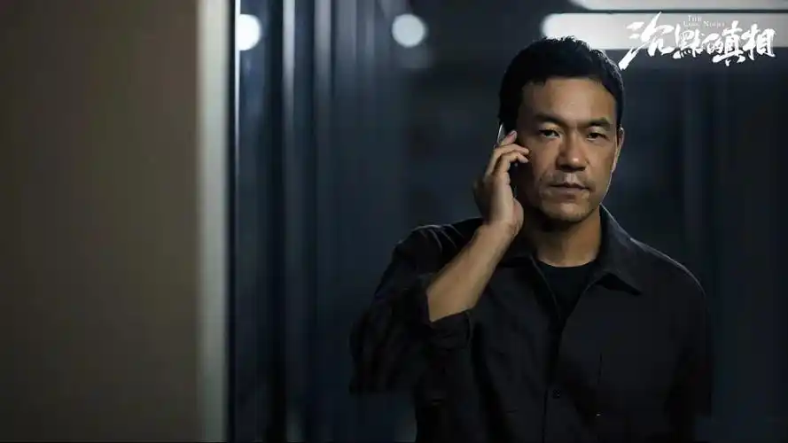 在这部剧中,廖凡的演技可谓深入人心,他是一名警察,是2010年一起地铁