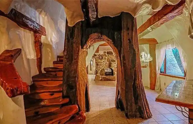 现实版白雪公主和七个小矮人的木屋花了几十年建成