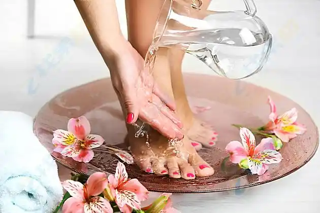 优美女子洗脚背景高清图片下载