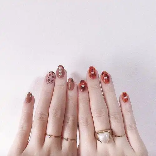 霸气豹纹美甲点缀你的双手