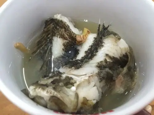 炖笋壳鱼的做法