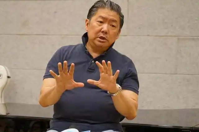 指挥家余隆:线上音乐会是一幅平面图,无法取代现场的感觉