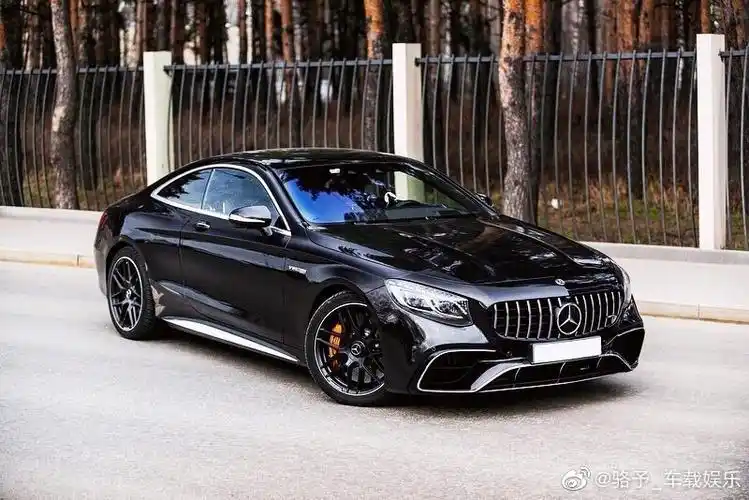 mercedes amg s63,豪华款中的性能车,售227.88万起.