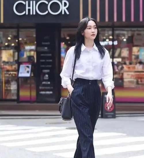 大表姐刘诗诗都争相穿这个白衬衫做搭配不再平凡无趣