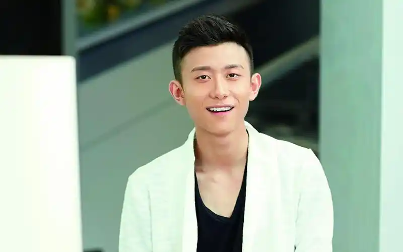 实力明星张一山时尚杂志写真图片桌面壁纸