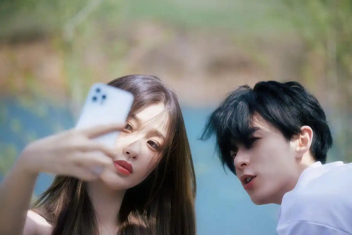 好喜欢自己调色的王鹤棣·虞书欣这组照片呀 日系!