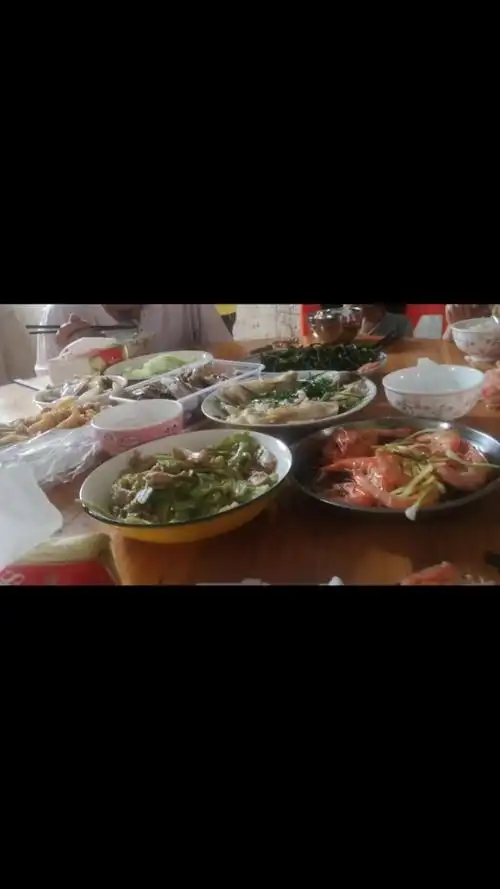 今儿家里老热,宝贝表现很棒,自己乖乖吃饭,我也可以好好吃饭,好习惯